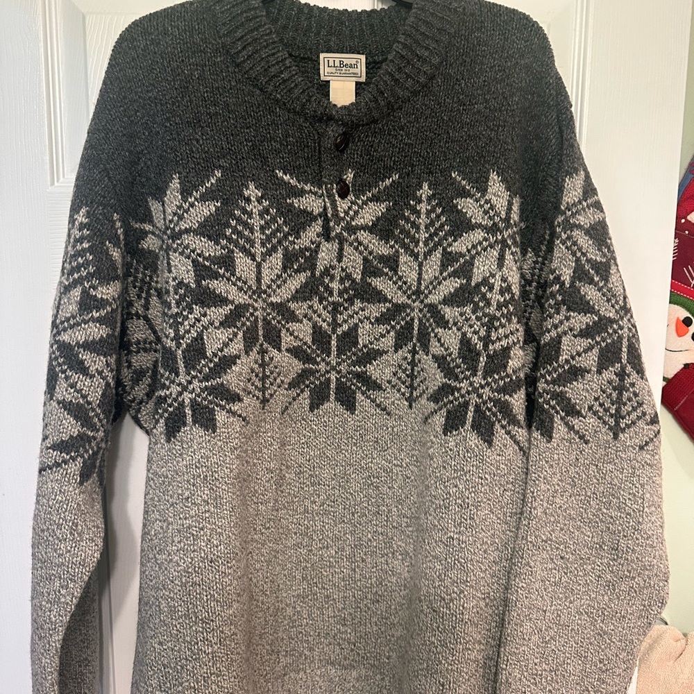 L.L. Bean Charcoal and Light Gray Men's Crewneck Sweater. 100% Lambs Wool